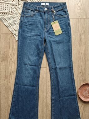 Serra Women’s Flare Jeans in Blue Denim